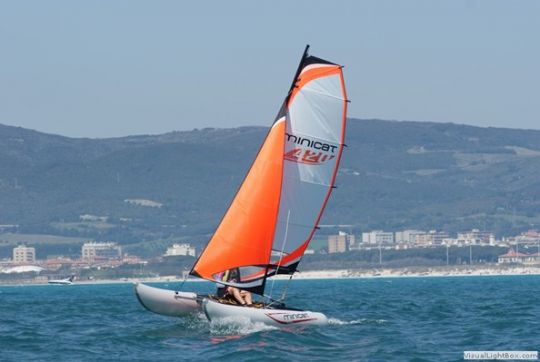 catamarano elettrico gonfiabile