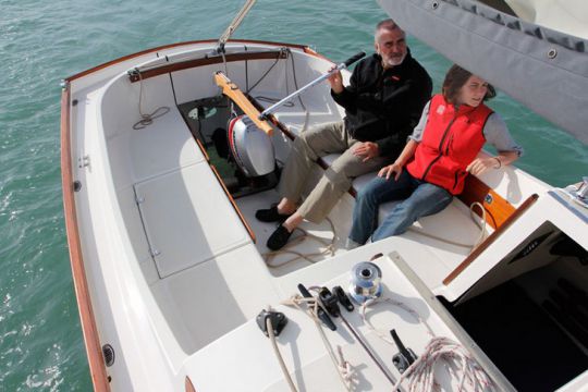 timone ruota su barca a vela - ai generativo 27441968 Stock Photo