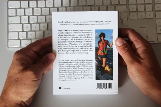 La fille à bord Nathalie Deraspe