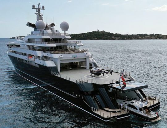 Super Yacht Octopus