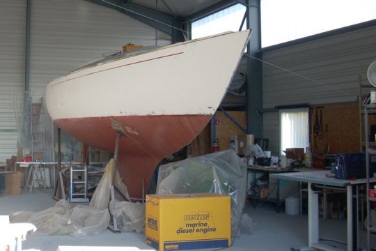 Refit Centurion 32
