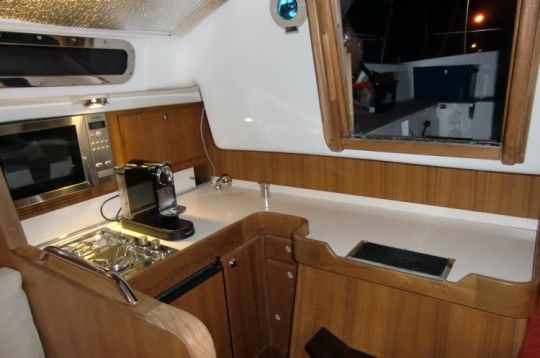 Refit Centurion 32
