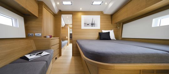 La cabine avant avec la version lit de côté du Solaris 55