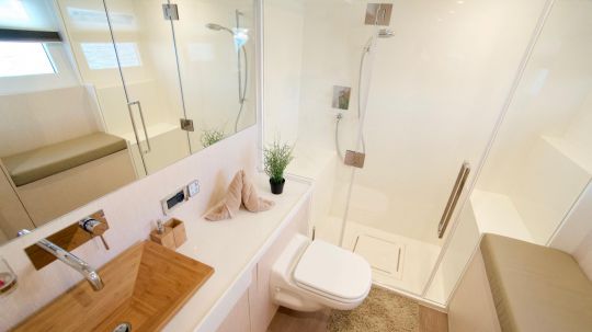 Un cabinet de toilette.