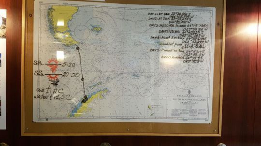 Le trajet de L'Ocean Atlantic tracé sur une carte marine.