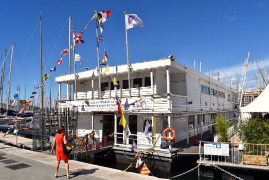 Pavillon flottant de la SNM