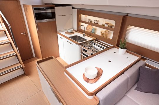 La cuisine du First Yacht 53