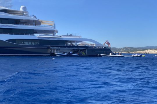 Le superyacht Symphony au mouillage © FX Ricardou
