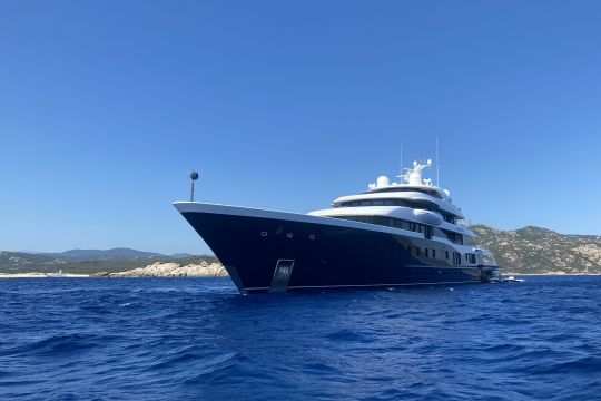 Le superyacht Symphony au mouillage © FX Ricardou
