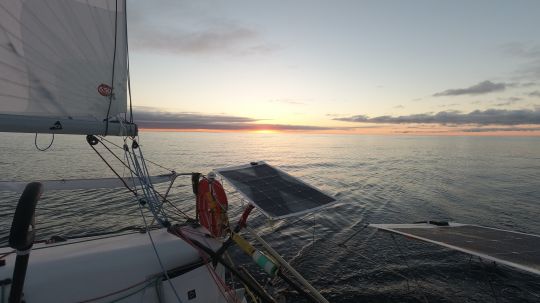 Le vent tombe avec le soleil