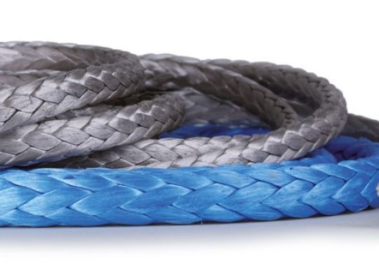 Le Dyneema est identifiable à son aspect brillant et soyeux