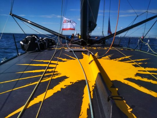 Le pont de l'Imoca est parfaitement dégagé