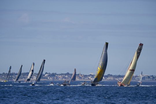 L'Imoca noir et jaune est le plus rapide de cette confrontation. ©Y Zeda