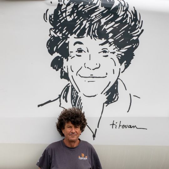 Le portrait de Jean a été réalisé par Titouan Lamazou