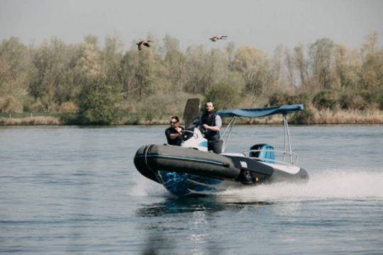 Un bateau marin