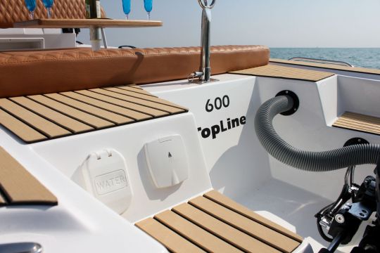 L'accès aux plage de bain rendu facile par ces "marches"