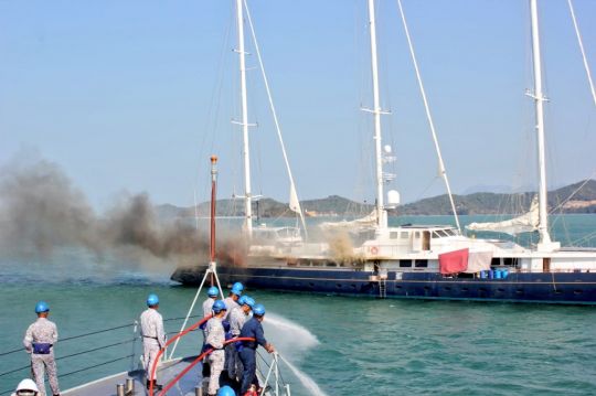 Phocea en feu en Malaisie ©MMEA HQ
