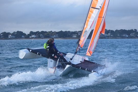 trimarano a vela da crociera