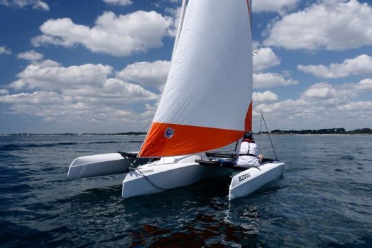 trimarano a vela da crociera