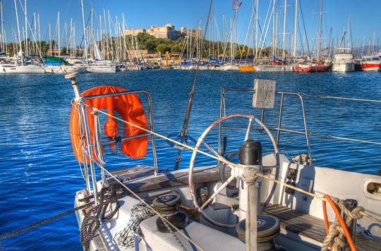 Faites une liste raisonnable de l'accastillage embarqué