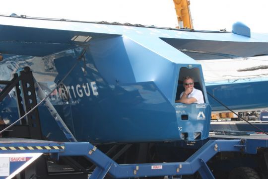 Bache sur aérodynamique à l'arrière de la coque centrale du trimaran SVR Lazartigue