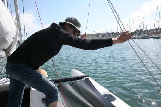 Le système de repliage des bras du trimaran reste identique aux autres Astus