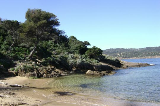 Plage des Grottes, au Levant