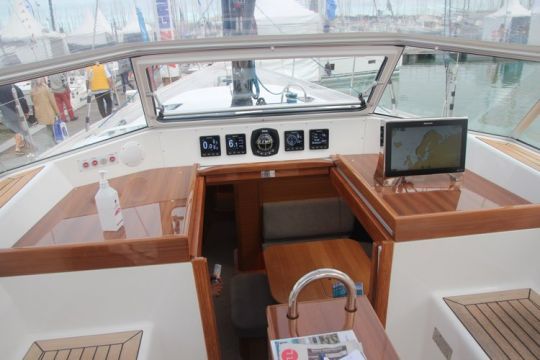 Déjà les vernis brillent dans le cockpit...