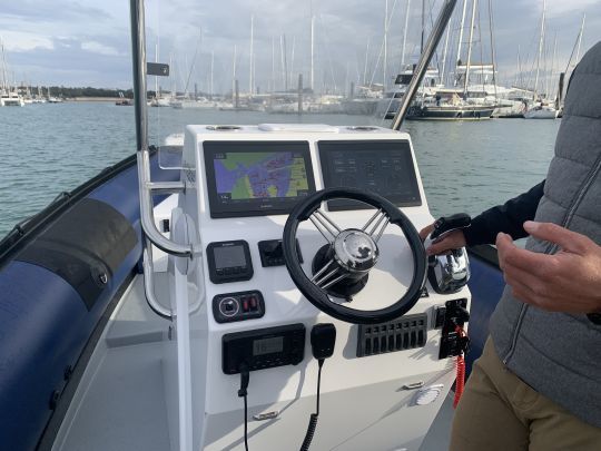La console de pilotage du Zeppelin XV750 Pro