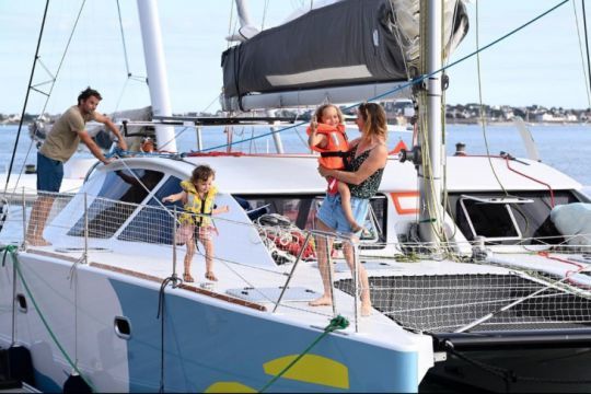 Gwenolé, Anne-Laure et leur deux petites filles Julie et Cléo