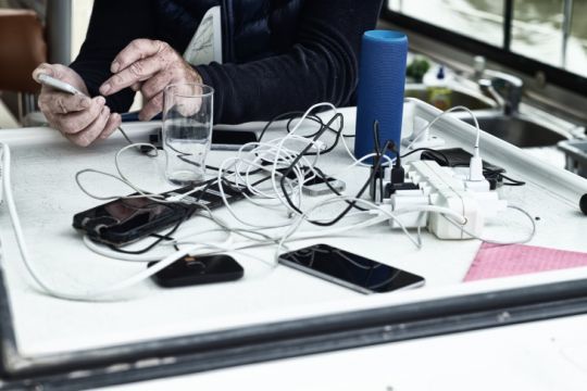 Téléphone, tablette, ordinateur portable ... sont ils réellement indispensables en croisière ? 