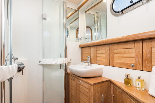 Une salle de bain réorganisée