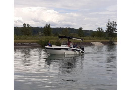 En plus de la location de bateaux, Alsace Plaisance propose les permis et l'entretien