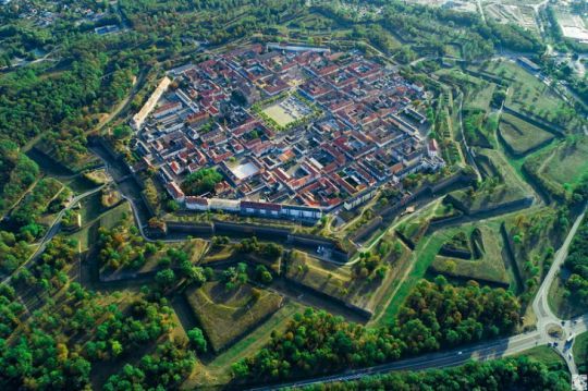 La surprenante cité Vauban de Neuf Brisach (Photo : Jean-Pierre Lozi)