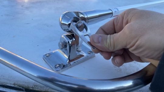 Une rotule articulée pour limiter la hauteur totale
