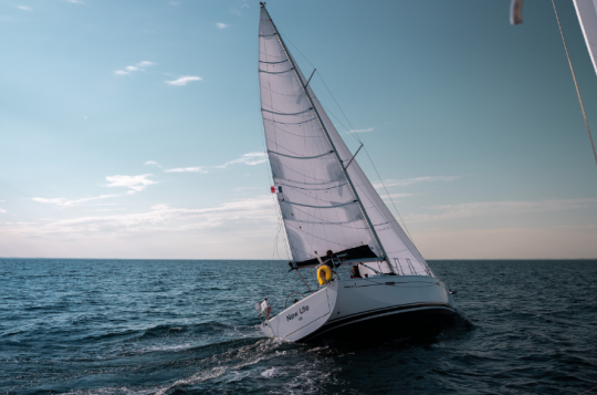 Voilier en convoyage