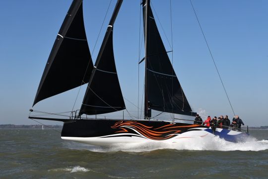 L'Infinity 52 lors de ses essais en mer