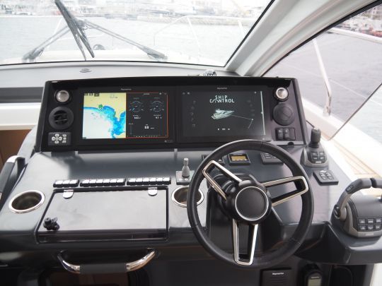 Le poste de pilotage du DB 43