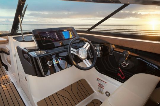 Un poste de pilotage spacieux et ergonomique