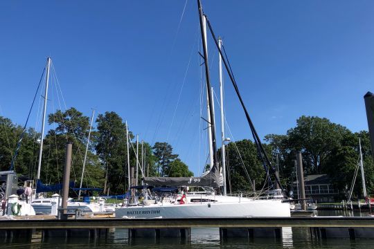 Bateau de régate avec quête optimisée