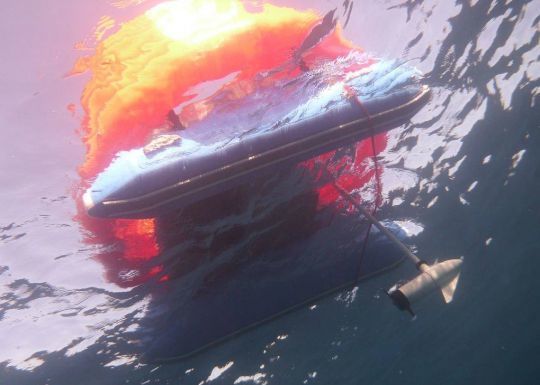 Le positionnement est assuré par un moteur électrique pivotant à 360°