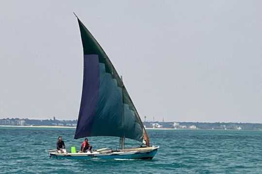 "Merveilleux Canal, ambiance délicieuse et cathédrales navigantes qui cohabitent paisiblement avec des pêcheurs antiques."