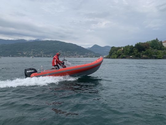 Essai du Focchi 640 sur le lac Majeur avec un moteur Suzuki de 140 ch