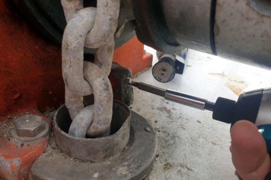 Dévissage de la tige de vis cassée