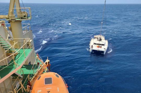 Se préparer à faire un transbordement avec un cargo