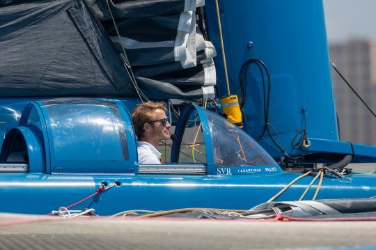 François Gabart aux commandes de son trimaran SVR-Lazartigue © Gilles Martin-Raget
