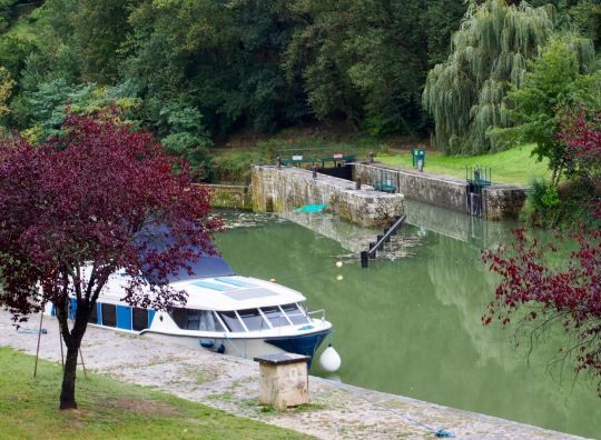 Une halte nautique aux pieds de la bastide