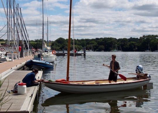 Il est parfois plus pratique de charger le bateau à terre