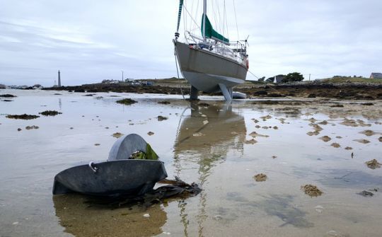 Dans cette zone d'échouage à l'Aber-Wrac'h, nous avions peu d'eau à marée haute. Dans ce cas particulier, le déséchouage doit être minutieusement étudié, préparé puis exécuté.