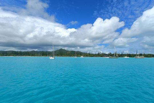 Zone de mouillage dans la baie de Kuto ©Julie Leveugle